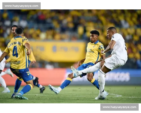 天空体育曝皇马售维尼修斯至沙特 标价 2.5 亿欧起