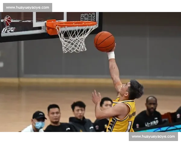 远投补篮定平！乡村球场的心跳时刻